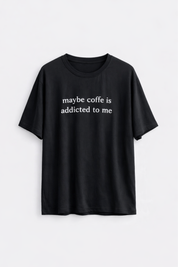BÁSICO OVERSIZE: MAYBE COFFEE IS ADDICTED TO ME