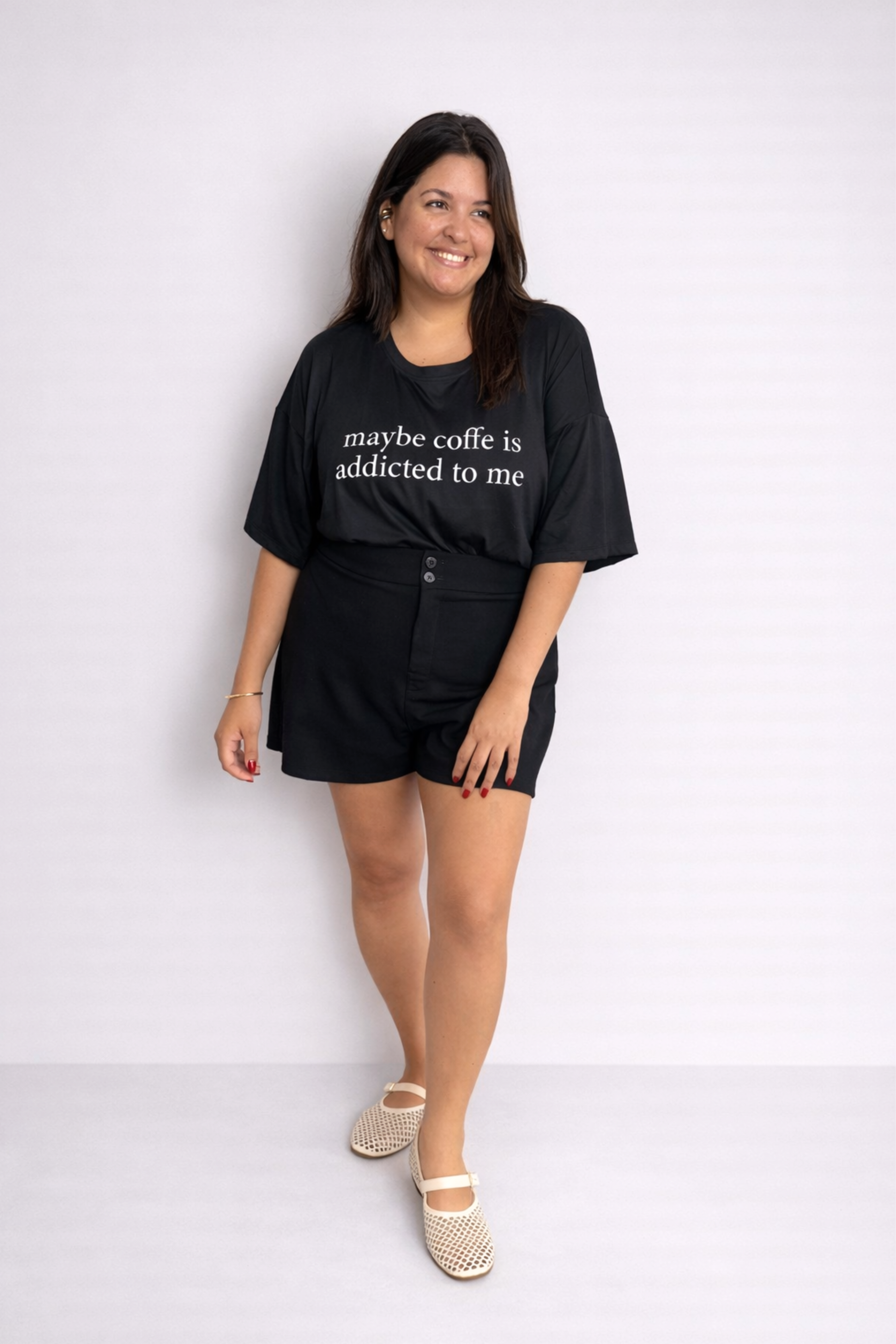 BÁSICO OVERSIZE: MAYBE COFFEE IS ADDICTED TO ME