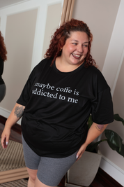 BÁSICO OVERSIZE: MAYBE COFFEE IS ADDICTED TO ME